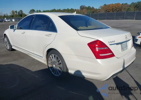 2012 Mercedes-Benz S 550 z USA, uszkodzony, nr VIN WDDNG7DB3CA477676